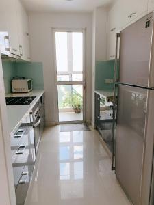 Khu bếp căn hộ Sunrise City Cho thuê căn hộ Sunrise City tầng thấp, diện tích 94.7m2 - 2 phòng ngủ