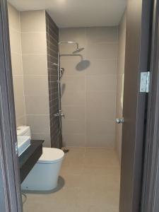 Phòng tắm M-One Nam Sài Gòn, Quận 7 Căn hộ M-One Nam Sài Gòn tầng trung, view thành phố sầm uất.