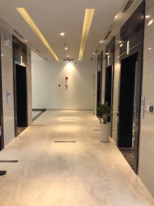 Hành lang Eco Green Saigon Căn hộ Eco Green Saigon tầng cao, nội thất cơ bản, 3 phòng ngủ.