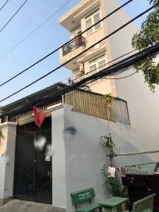 Mặt trước nhà phố Quận 7 Bán nhà 3 tầng phường Phú Mỹ, Quận 7, cách cầu Phú Xuân 500m