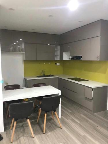 Phòng bếp căn hộ Sunrise Riverside Căn hộ Sunrise Riverside ban công hướng Bắc, nội thất đầy đủ.