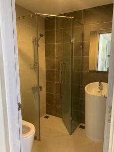 Phòng tắm căn hộ Sunrise City , Quận 7 Office-tel Sunrise City tầng thấp view thoáng mát, đầy đủ nội thất.