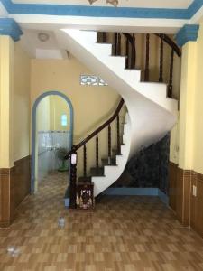 Bán nhà hẻm Nguyễn Xí nội thất cơ bản, dân cư sầm uất, tiện ích đầy đủ