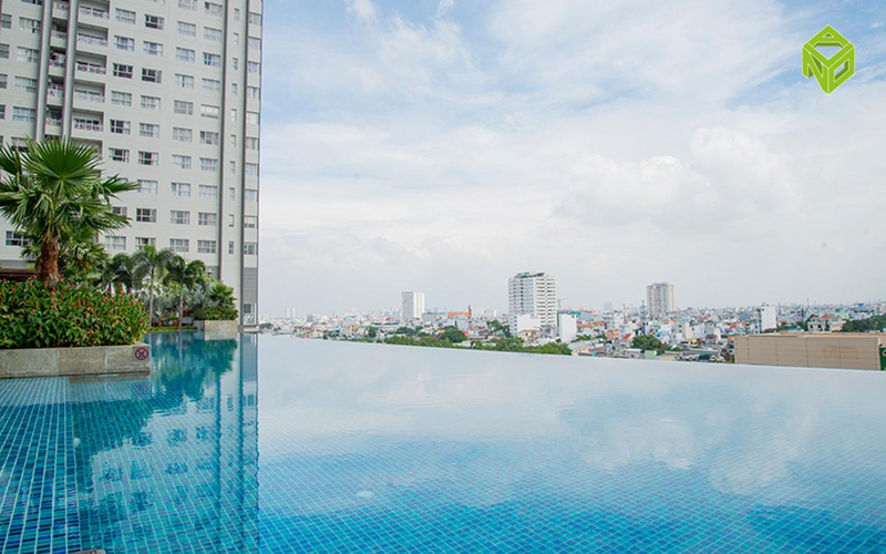 Sunrise City - Hồ bơi tràn tại Sunrise City (ảnh Novaland)