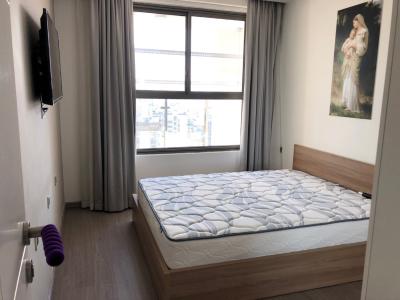 Phòng ngủ Kingston Residence, Phú Nhuận Căn hộ tầng trung Kingston Residence ban công hướng Đông.