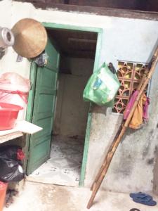 Sân nhà hẻm Quận 4 Bán nhà hẻm thông đường 42, phường 4, Quận 4, sổ hồng, cách đường Khánh Hội 300m