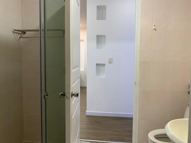 Phòng tắm Sky Garden, Quận 7 Căn hộ Sky Garden đầy đủ nội thất, view nhà phố thoáng mát.