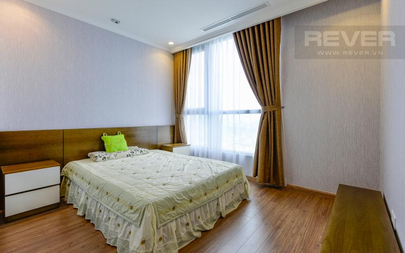 Phòng ngủ 1 Căn hộ Vinhomes Central Park tầng cao tháp Central 3 nhìn về khu vực Bình Thạnh