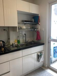 Phòng bếp Sunrise City, Quận 7 Căn hộ Sunrise City tầng cao, ban công hướng nội khu thoáng mát.