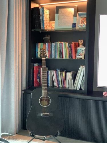 Nội thất Feliz En Vista Căn hộ Feliz En Vista tầng cao, view nội khu hồ bơi.