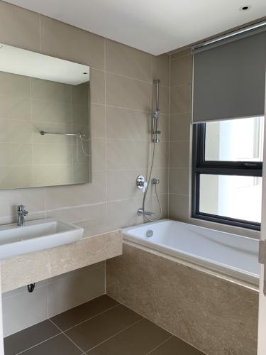 Phòng tắm Diamond Island Quận 2 Căn hộ Đảo Kim Cương đầy đủ nội thất, view thành phố.