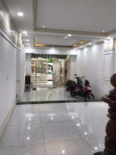 Sân trước nhà phố Nguyễn Bỉnh Khiêm, Gò Vấp Nhà phố mặt tiền Gò Vấp, thích hợp kinh doanh, mở văn phòng.