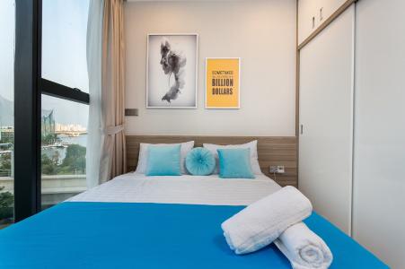 Phòng ngủ Vinhomes Golden River Quận 1 Căn hộ Vinhomes Golden River đầy đủ nội thất, hướng Đông Bắc.