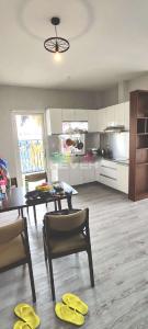 Phòng bếp căn hộ chung cư Gia Phát Apartment Căn hộ chung cư Gia Phát Apartment nội thất đầy đủ, view thành phố sầm uất.