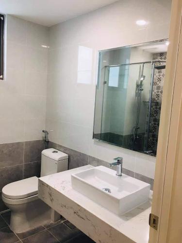 Phòng tắm căn hộ Saigon South Residence Cho thuê căn hộ tầng cao Saigon South Residence, view hồ bơi nội khu thoáng mát, vị trí giáp Quận 7.