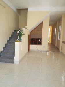Nhà phố quận 7 hẻm xe hơi, khu dân cư an ninh đông đúc, rộng 80m2.