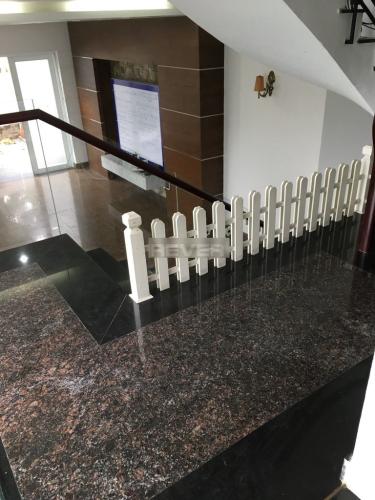 Bên trong nhà phố Nhà phố hướng Đông 2 mặt hẻm xe hơi, diện tích sử dụng 376m2.