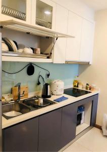 Bếp căn hộ 2PN Vinhomes Central Park Cho thuê căn hộ Vinhomes Central Park thuộc tòa Park 6 tầng cao, diện tích 70m2 