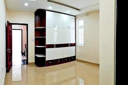 Bán nhà phố cách ngã tư hàng xanh 200m, diện tích đất 60m2, diện tích sàn 83m2, nội thất cơ bản.