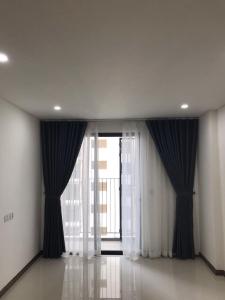 Phòng khách Hado Centrosa Garden, Quận 10 Căn hộ Hado Centrosa Garden tầng trung, hướng Tây Bắc nội khu.