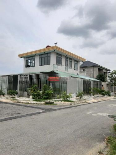 Mặt tiền nhà phố Bưng Ông Thoàn, Quận 9 Nhà phố 2 mặt tiền đường lớn, rộng 230m2 hướng Tây Bắc.