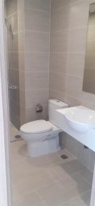 Toilet Vinhomes Grand Park Quận 9 Căn hộ Vinhomes Grand Park tầng trung mát mẻ, nội thất cơ bản.