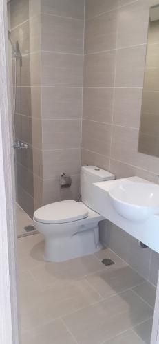 Toilet Vinhomes Grand Park Quận 9 Căn hộ Vinhomes Grand Park tầng trung mát mẻ, nội thất cơ bản.