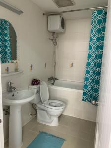 Nhà vệ sinh Mỹ Khánh 2 Căn hộ Mỹ Khánh 2 tầng 08 thiết kế hiện đại, nội thất đầy đủ