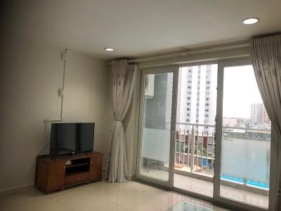 Căn hộ Carina Plaza hướng Đông Nam, view nội khu hồ bơi.