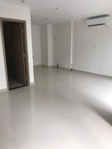 Hành lang Vinhomes Grand Park Quận 9 Căn hộ Vinhomes Grand Park tầng cao, view sông Tắc yên bình.