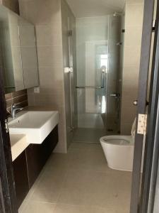 Phòng tắm Sunrise City, Quận 7 Căn hộ Sunrise City ban công hướng Đông Nam, đón view thoáng mát.