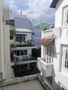 View trước nhà phố Phú Nhuận Bán nhà phố đường Hoàng Văn Thụ, phường 8, Phú Nhuận, diện tích đất 59.6m2, sổ đỏ đầy đủ