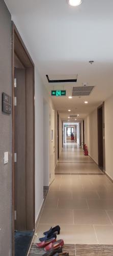 Lối đi River Panorama, Quận 7 Căn hộ River Panorama hướng Nam, view nội khu hồ bơi.