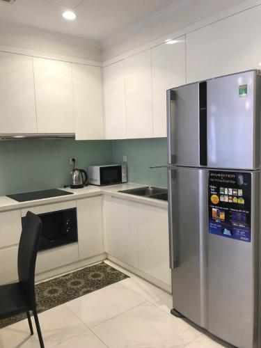 Nhà bếp Bán căn hộ 1 phòng ngủ Vinhomes Central Park, diện tích 50.5m2, thiết kế sang trọng, nội thất đầy đủ.