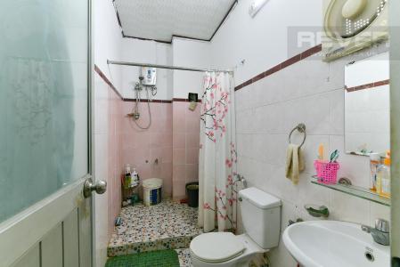 Toilet nhà phố Bình Thạnh Bán nhà hẻm ô tô quay đầu, gần vòng xoay Điện Biên Phủ, Quận Bình Thạnh, diện tích 204m2, pháp lý sổ đỏ