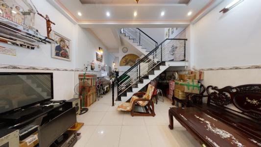 Bán nhà phố Tôn Đản sổ hồng chính chủ, giao nhà ngay.