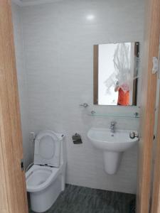 Nhà vệ sinh Bcons Suối Tiên Căn hộ Bcons Suối Tiên tầng thấp, đầy đủ nội thất tiện nghi.