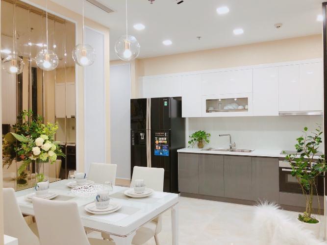 bếp Căn hộ Vinhomes Golden River tầng cao, view  lộng gió.