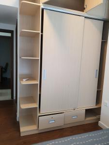 tủ gỗ căn hộ Sunrise Riverside Cho thuê căn hộ Sunrise Riverside, đầy đủ nội thất, ban công hướng Bắc