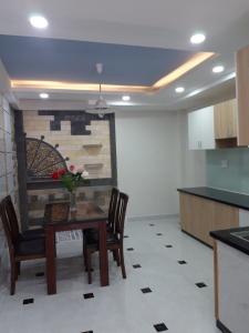 Phòng bếp nhà Tân Phú Nhà phố hướng Tây Bắc diện tích sử dụng 185m2, nội thất cơ bản.