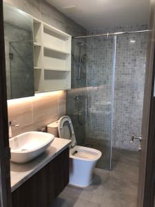 toilet căn hộ KINGDOM 101 Bán căn hộ 3PN Kingdom 101 Quận 10, tầng 21, không có nội thất, view thành phố