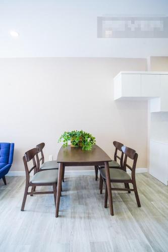 Phòng ăn căn hộ SUNRISE RIVERSIDE Cho thuê căn hộ Sunrise Riverside 2PN, diện tích 70m2, đầy đủ nội thất, view hồ bơi