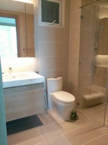 Phòng tắm Sadora Apartment, Quận 2 Căn hộ Sadora Apartment tầng trung, view thành phố xanh mát.