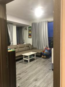 Phòng khách căn hộ JAMILA KHANG ĐIỀN Bán căn hộ Jamila Khang Điền 3PN, tầng 10, đầy đủ nội thất, view thoáng