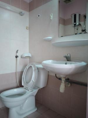 Toilet chung cư Nguyễn Ngọc Phương, Bình Thạnh Căn hộ chung cư Nguyễn Ngọc Phương tầng trung, view thành phố.
