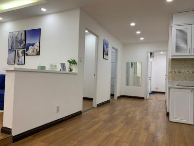 Phòng khách căn hộ SKY GARDEN Bán căn hộ Sky Garden 3PN, diện tích 88m2, đầy đủ nội thất, lót full sàn gỗ