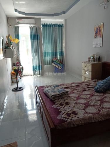 Phòng ngủ nhà phố Mễ Cốc, Quận 8 Nhà phố mặt tiền quận 8, view sông hướng Tây Bắc.