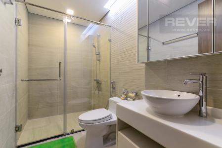 Phòng Tắm 1 Căn hộ Vinhomes Central Park tầng cao, 2PN, đầy đủ nội thất, view hồ bơi