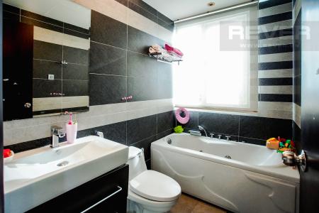 Phòng Tắm 1 Căn hộ Chung cư Phú Mỹ tầng cao, 3PN, nội thất đầy đủ, view hồ bơi