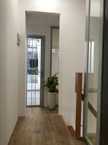 Lầu nhà Lê Quang Định, Bình Thạnh Nhà mới xây hẻm Lê Quang Định, 1 trệt 1 lầu sổ hồng chính chủ.